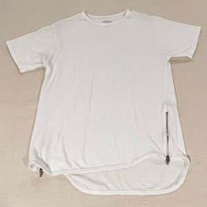 Short sleeve t-shirt.